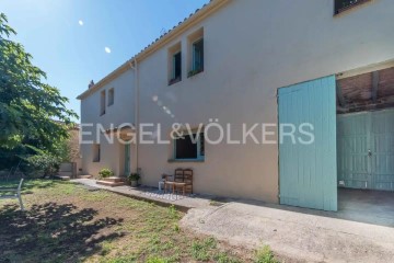 House 4 Bedrooms in Flaçà