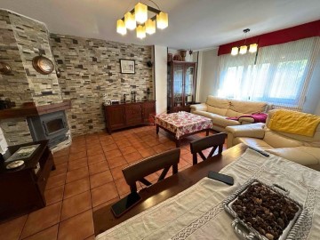 House 4 Bedrooms in Jabaga