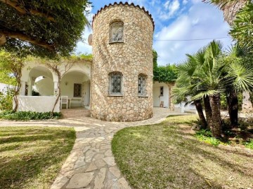 House 5 Bedrooms in Les Tres Cales