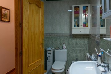 House 4 Bedrooms in Hernan-Valle