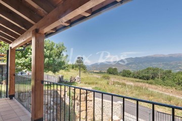 House 3 Bedrooms in Masella