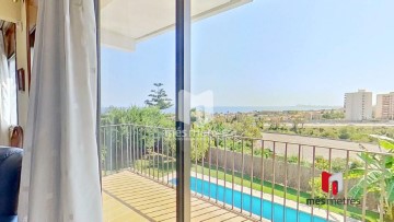 House 4 Bedrooms in Victor Font Gual