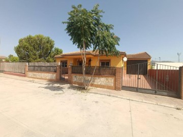 House 4 Bedrooms in Villanueva Mesía