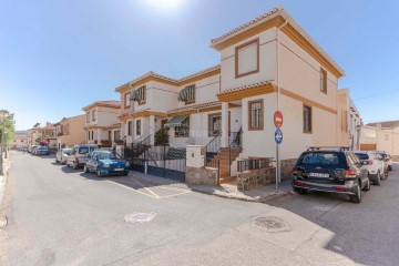 House 3 Bedrooms in Marchena