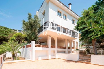 House 3 Bedrooms in Alella Centro