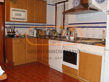 House 5 Bedrooms in Treviño