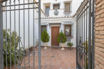 House 4 Bedrooms in Ogíjares