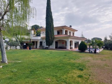 House 7 Bedrooms in Bellaterra