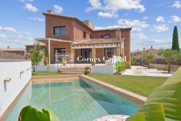 House 4 Bedrooms in Zona Rural Raval de Baix - Eixample