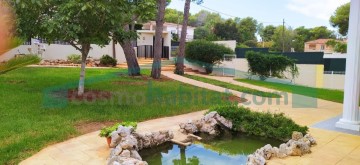 House 4 Bedrooms in Pinar