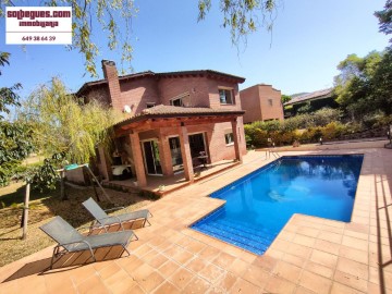 House 4 Bedrooms in Begues Park