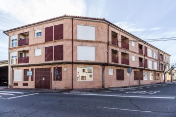 Apartment 4 Bedrooms in Alberche del Caudillo