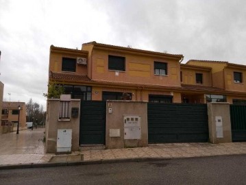 House 3 Bedrooms in Ugena