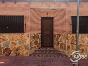 House 3 Bedrooms in Alcabón