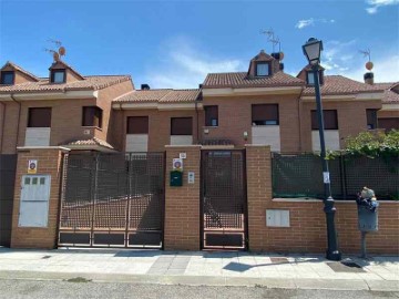 House  in Camino de Carranque