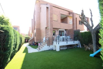 House 3 Bedrooms in Mas Camarena