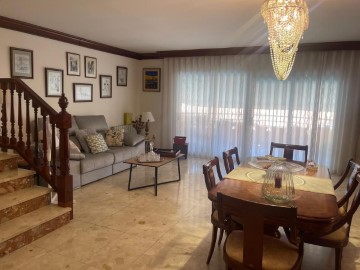 House 4 Bedrooms in Grao Park