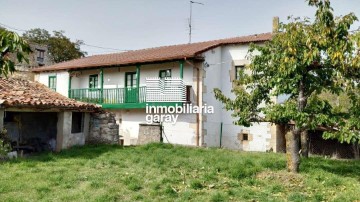 House 4 Bedrooms in Salazar