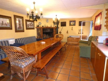 House 4 Bedrooms in Soto de Candespina