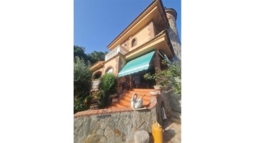 House 5 Bedrooms in Montjuic