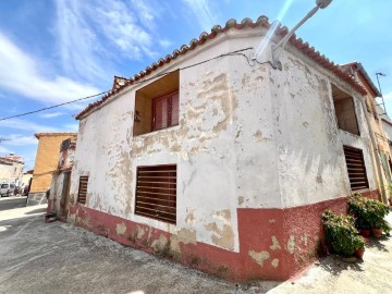 House 4 Bedrooms in Aldeacentenera