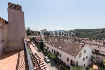 House 4 Bedrooms in La Palma de Cervelló