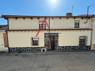 Casa o chalet 6 Habitaciones en Santiuste de San Juan Bautista