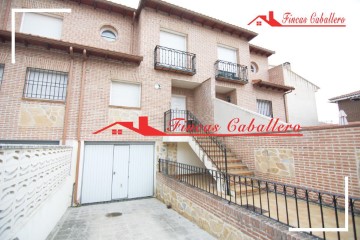 House 3 Bedrooms in Valmojado