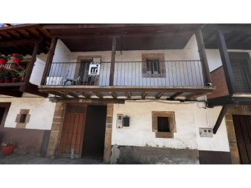 House 3 Bedrooms in Barcenas