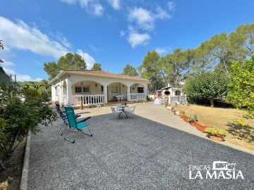 House 4 Bedrooms in Olivella