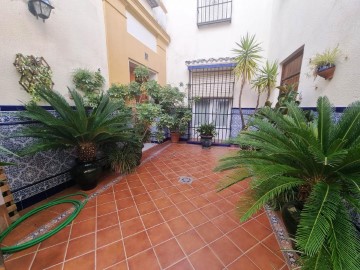House 4 Bedrooms in Gines