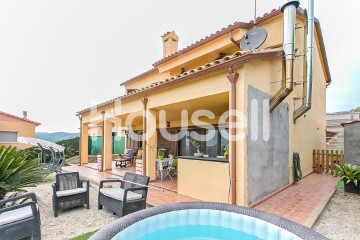 House 4 Bedrooms in Piera