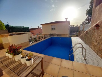 House 4 Bedrooms in Entitat Oest d'Abrera