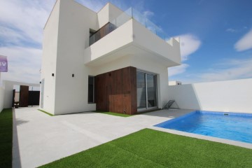 House 3 Bedrooms in Los Martínez