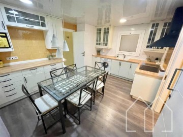 Apartment 4 Bedrooms in Eixample