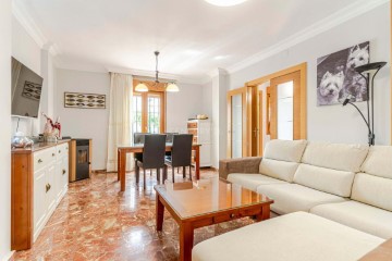 House 4 Bedrooms in Pinos Puente