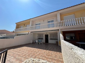 House 4 Bedrooms in Playa del Galán