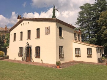 Maison 5 Chambres à Vallgorguina