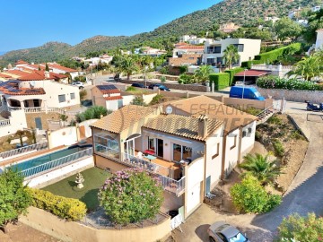 House 4 Bedrooms in Palau-Saverdera