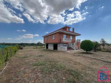 House 5 Bedrooms in Villanueva del Carnero