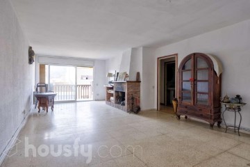 Apartment 4 Bedrooms in Santa Susana