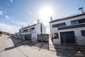 House 4 Bedrooms in Valdelaguila-El Robledal