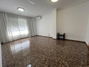 Apartment 2 Bedrooms in Parque de la Bombilla-Pla de Rascanya