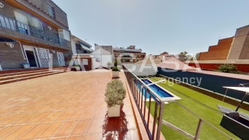 Apartment 3 Bedrooms in Sant Adrià Nord