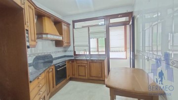 Apartment 3 Bedrooms in Demiku