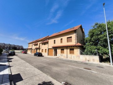 Maison 5 Chambres à Carbajal de la Legua