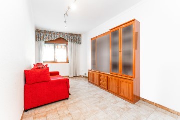 Apartment 3 Bedrooms in La Gavarra