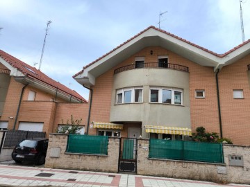 Casa o chalet 6 Habitaciones en Trobajo del Camino