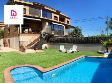 House 3 Bedrooms in Santa Coloma de Cervelló