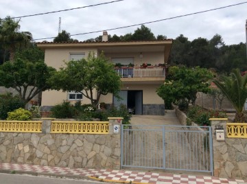 House 3 Bedrooms in Òdena